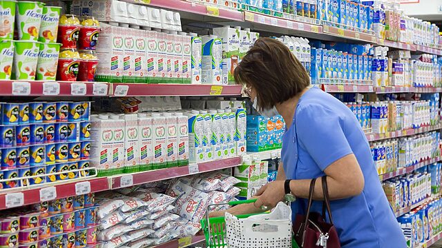«Отандық өнімге басымдық беріңдер». Бектенов сауда желілерін сынға алды