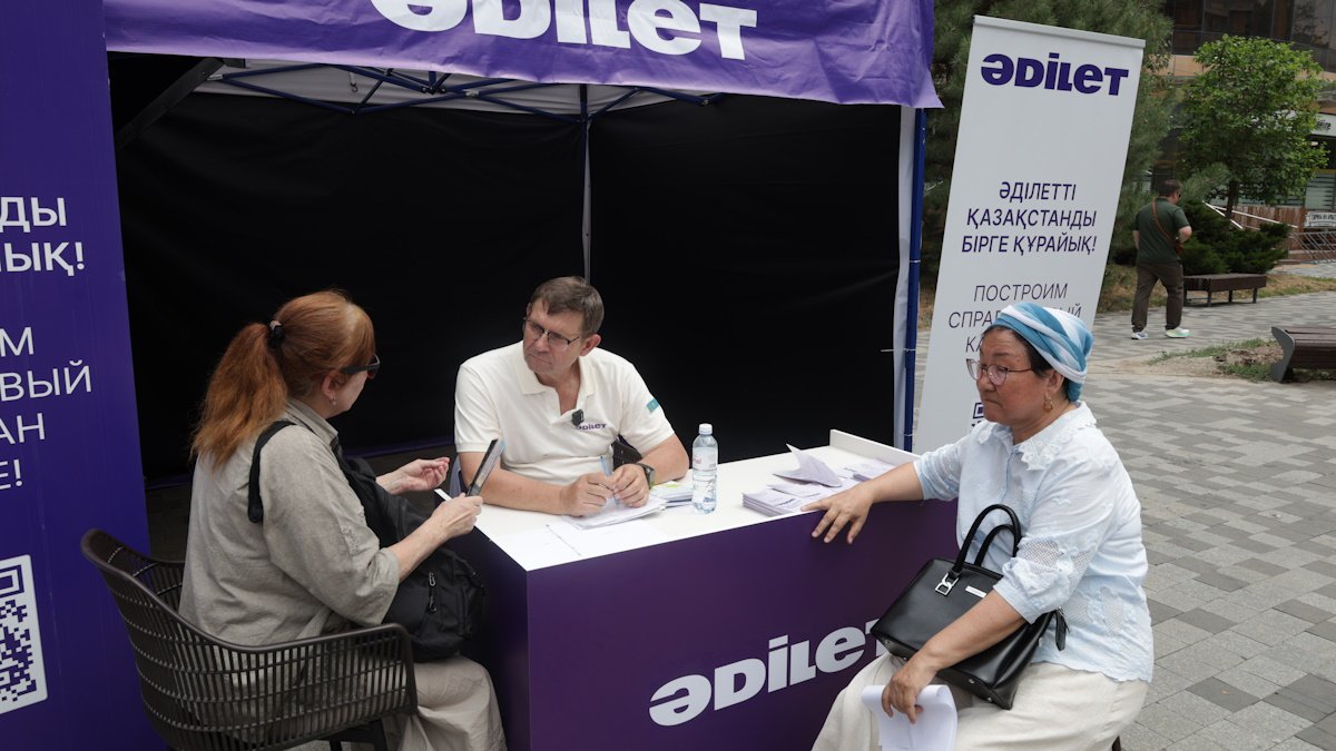 Партия “Әділет” провела встречи с трудовыми коллективами в Алматы, Караганде и Кызылорде
