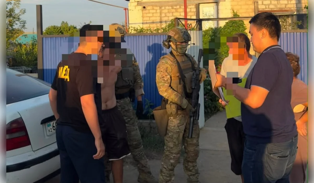 Угрожали и требовали миллионы: троих подозреваемых задержали в Актобе