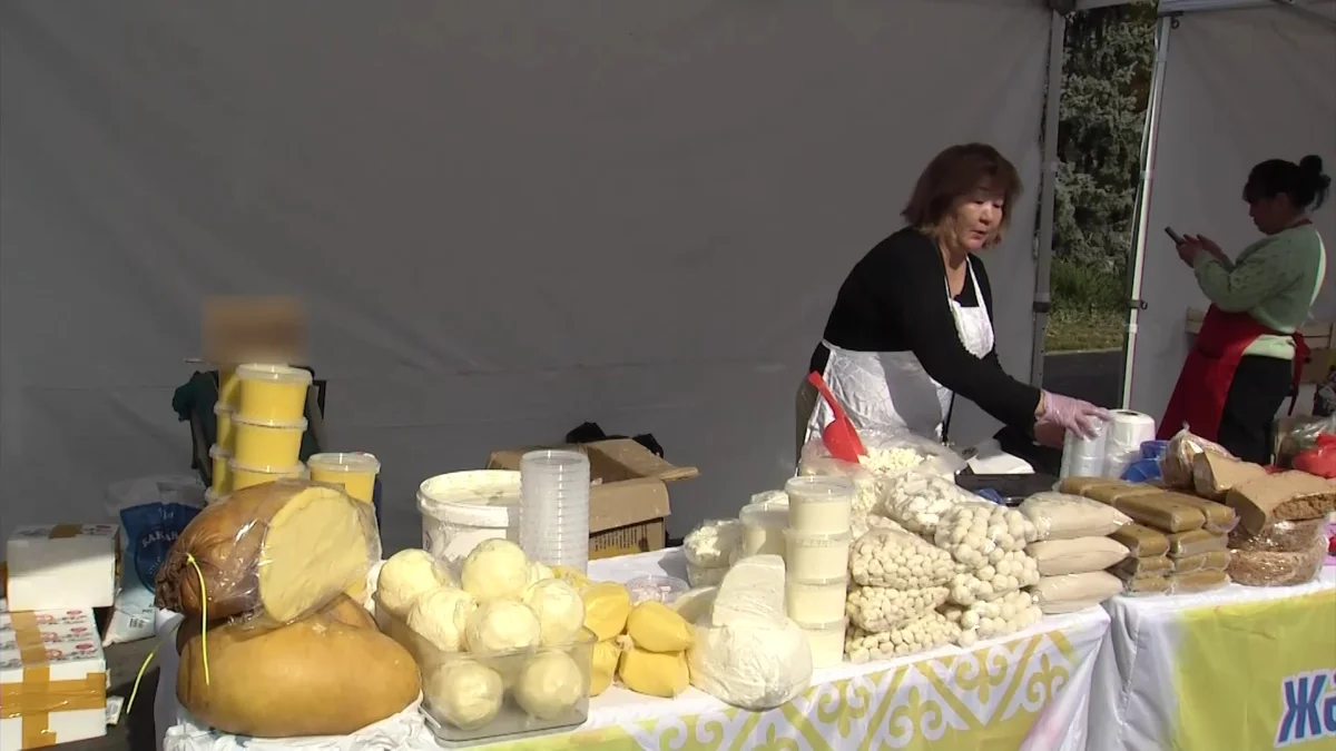 Рыба, сахар, сыр, колбасы и яблоки: каких продуктов питания не хватает Казахстану рассказали в правительстве
