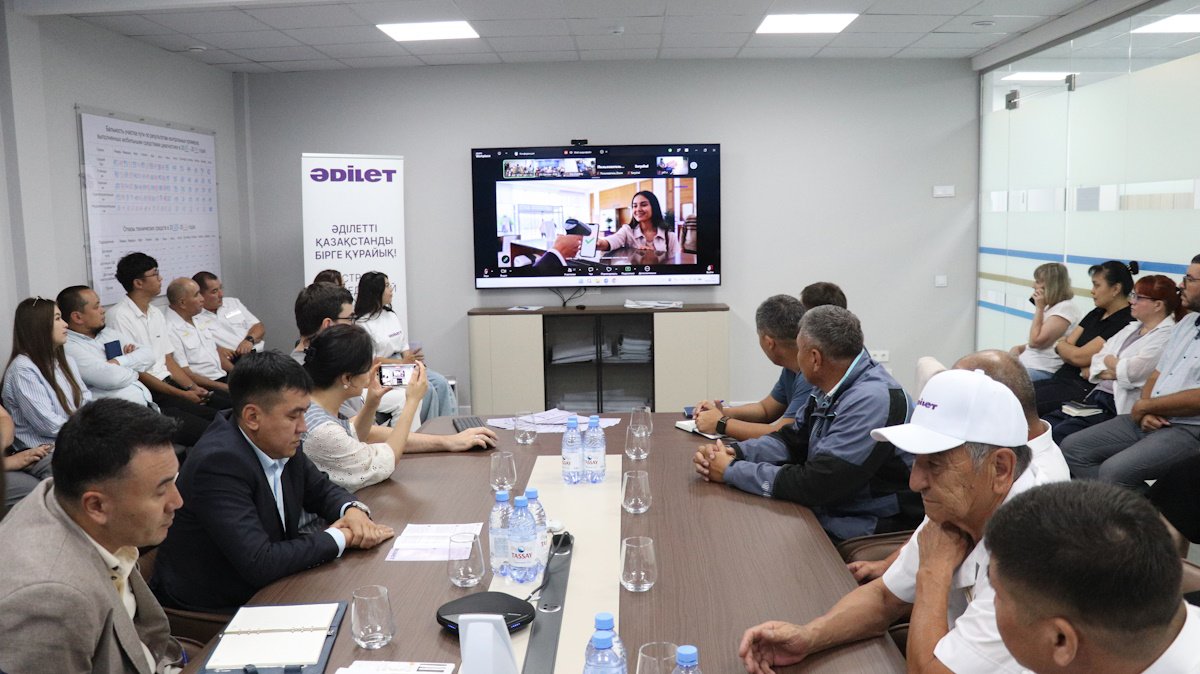 Представители “Әділет” встретились с трудовыми коллективами ВКО, Акмолинской и Жетысуской областей
