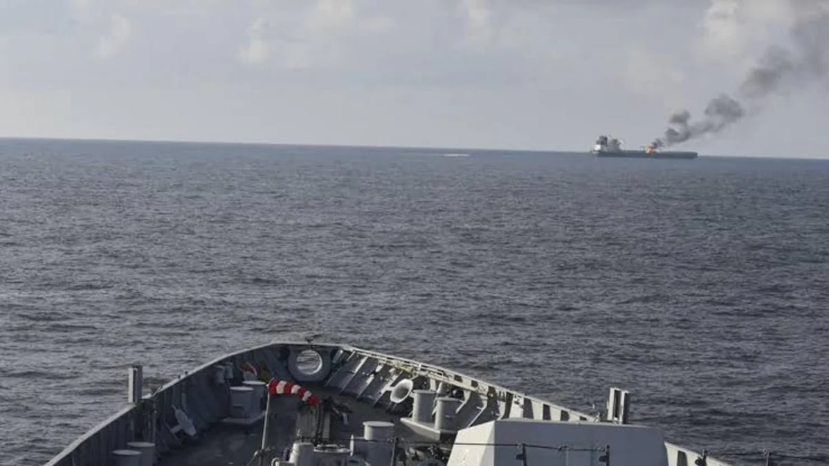 Индийское судно затонуло после атаки в Красном море