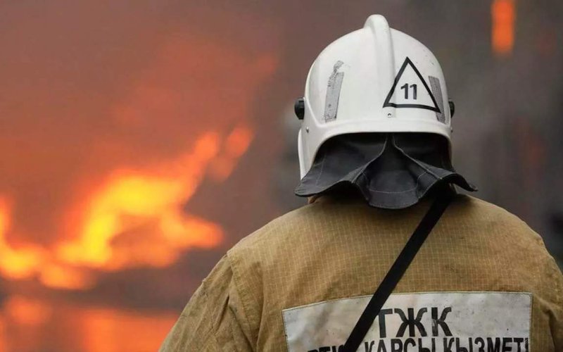 Пожар в донерной привел к массовой эвакуации на западе Казахстана