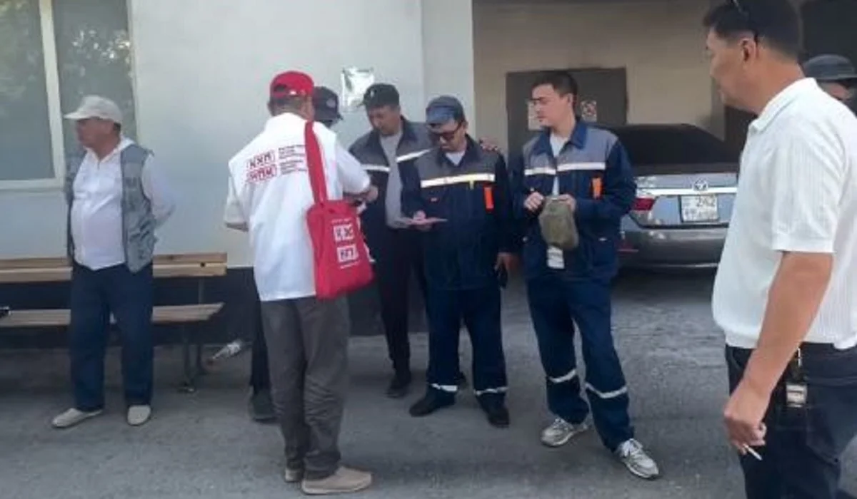 ҚХП өкілдері Түркістан облысында еңбек ұжымымен кездесіп, әлеуметтік мәселелерді талқылады