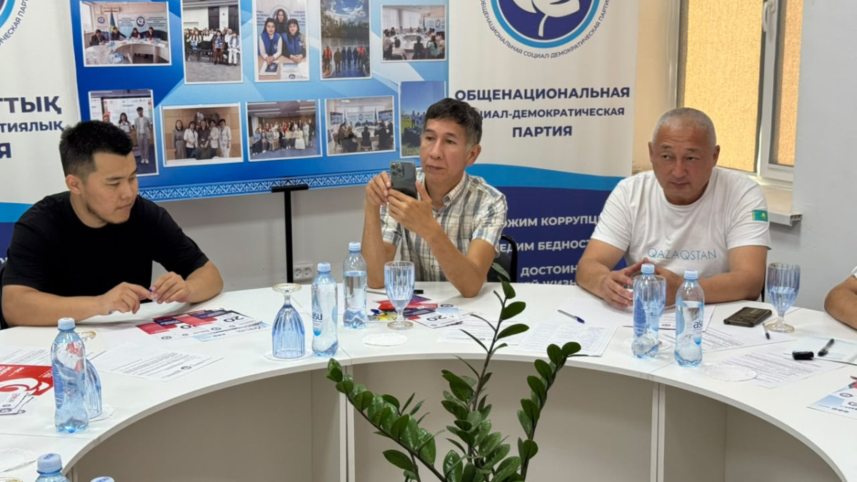 ЖСДП жер үлескерлерінің мәселесін көтеріп, қоқысты сұрыптау жобасын таныстырды