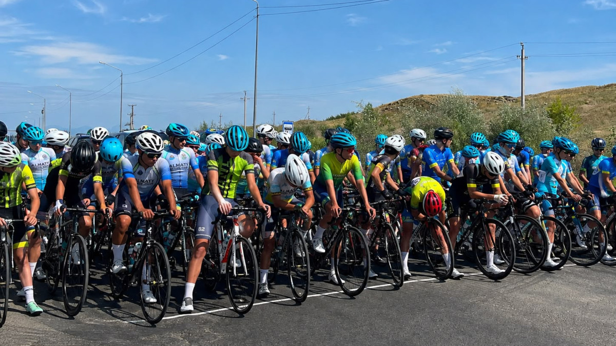Өскеменде мектеп оқушылары арасындағы дәстүрлі веложарыс басталды