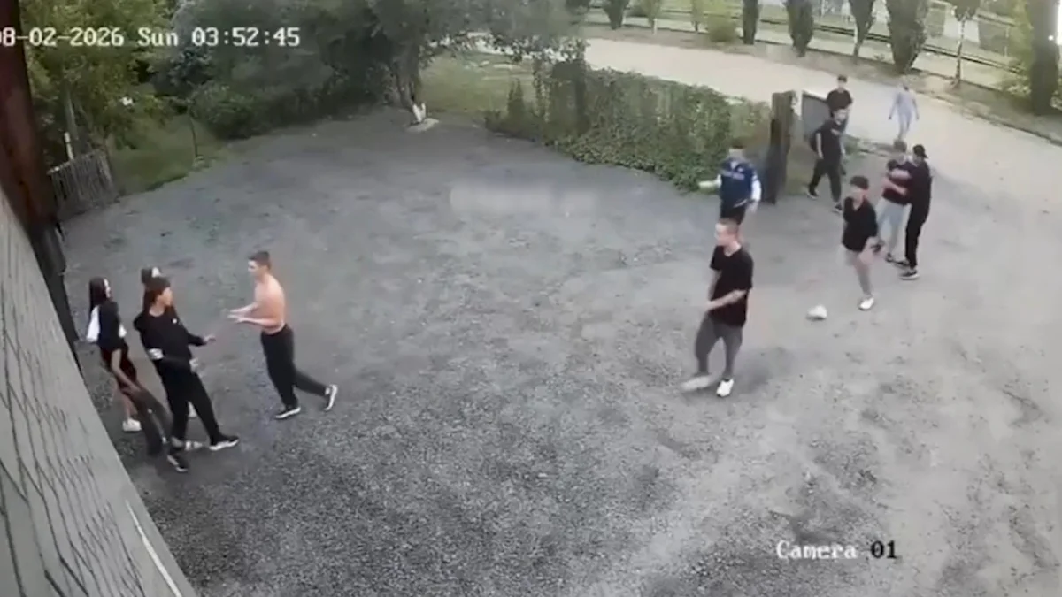 Подростковая агрессия: драка в Павлодаре попала на камеры видеонаблюдения