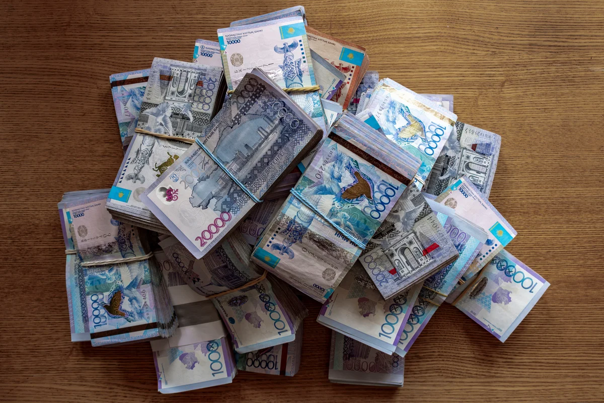 ЧСИ раздал родственникам более 3 млн тенге со спецсчета в Мангистау