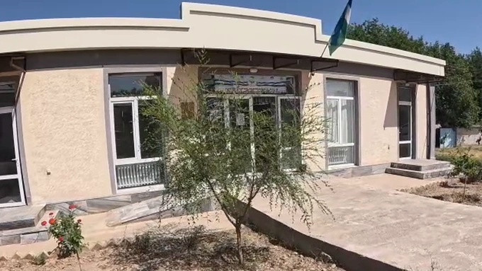 Полиция тоңазытқышқа дейін тексереді: Өзбекстанда күтімсіз үйлерге «ұят тақтайшасы» ілінеді