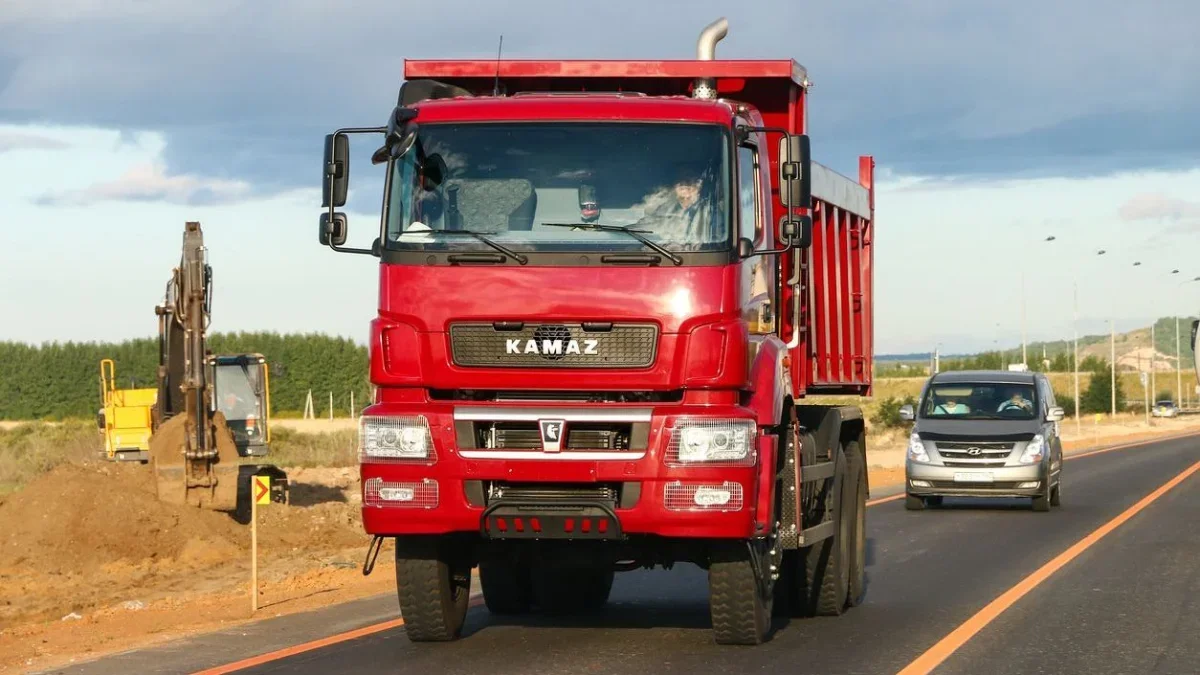 Алматыда 1 мыңнан астам ақауы бар жүк көлігі анықталды