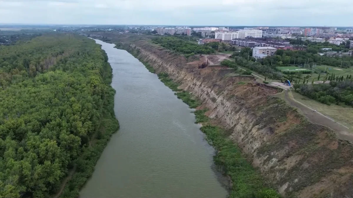 Берег реки Есиль стремительно разрушается в Петропавловске