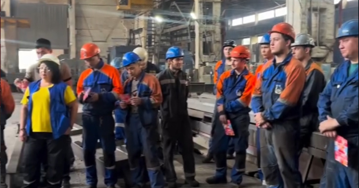  Қазақстан Халық партиясы Теміртауда кітапхана және кәсіпорын қызметкерлерімен пікір алмасты 