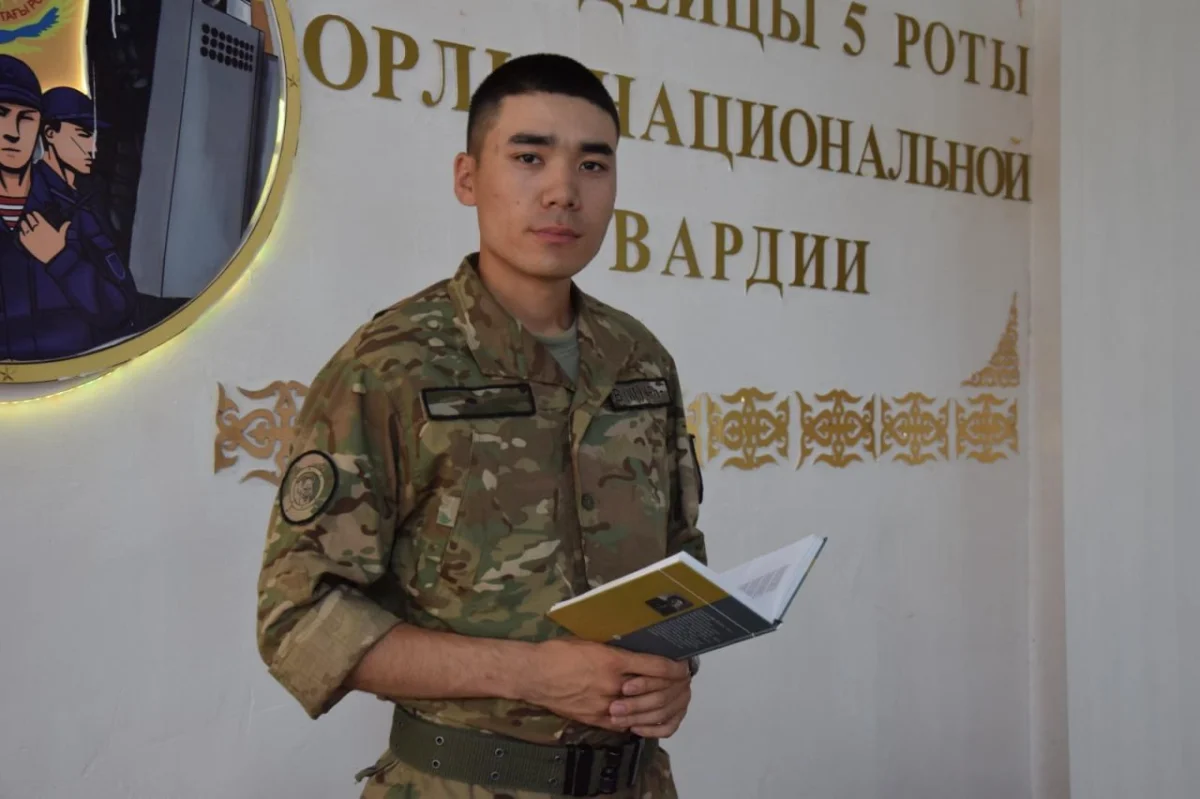 Төрт тілді меңгерген сарбаздың таланты көпті таңғалдырды