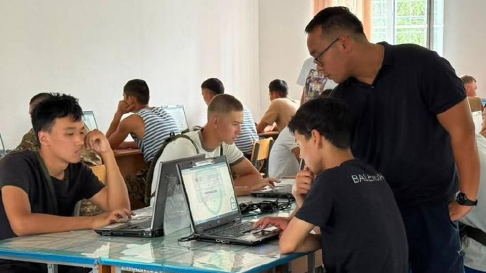 Военные вузы принимают документы: лидируют лётчики и медики