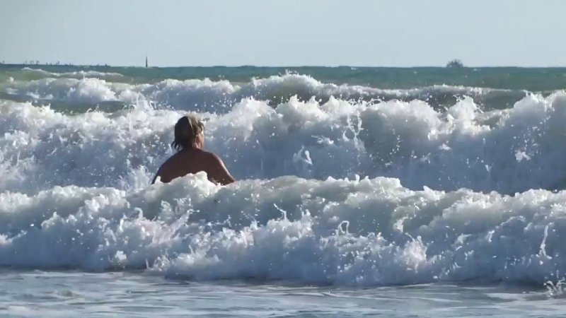 Туристов из Казахстана и РФ унесло в открытое море во Вьетнаме