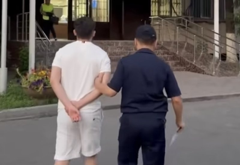 Блогер из Алматы поплатился за мат и непристойные видео в сети