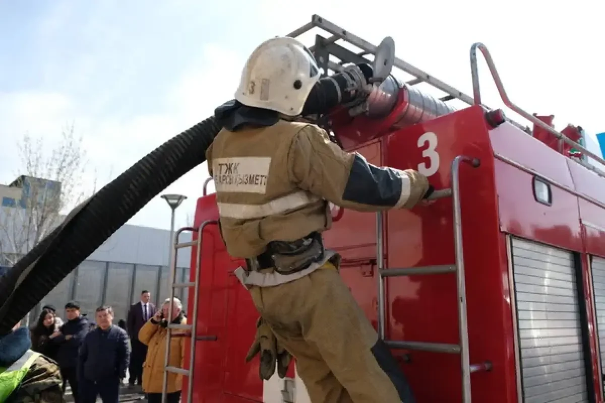 Спасатели вынесли три баллона при пожаре в магазине