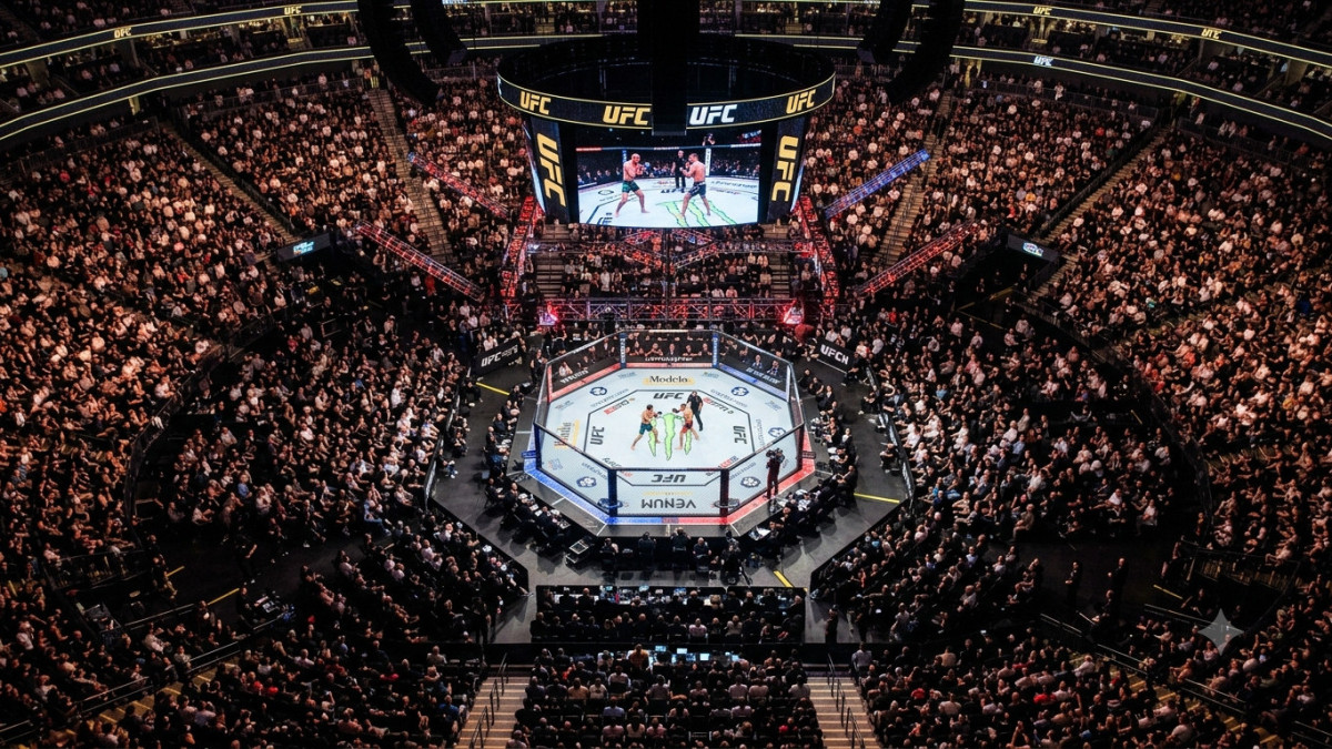 На турнире UFC Дияр Нургожай нокаутировал соперника в первом раунде