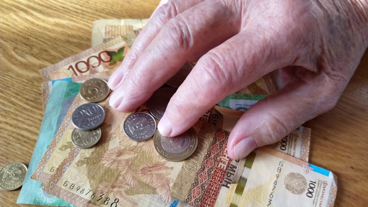 Казахстанцы могут потерять часть пенсии из-за одной ошибки