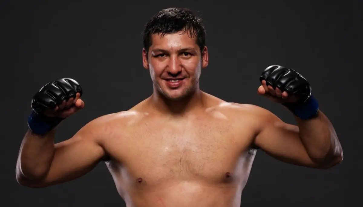 Қазақстандық файтер UFC-дегі жеңісінен кейін қомақты сыйақы алады