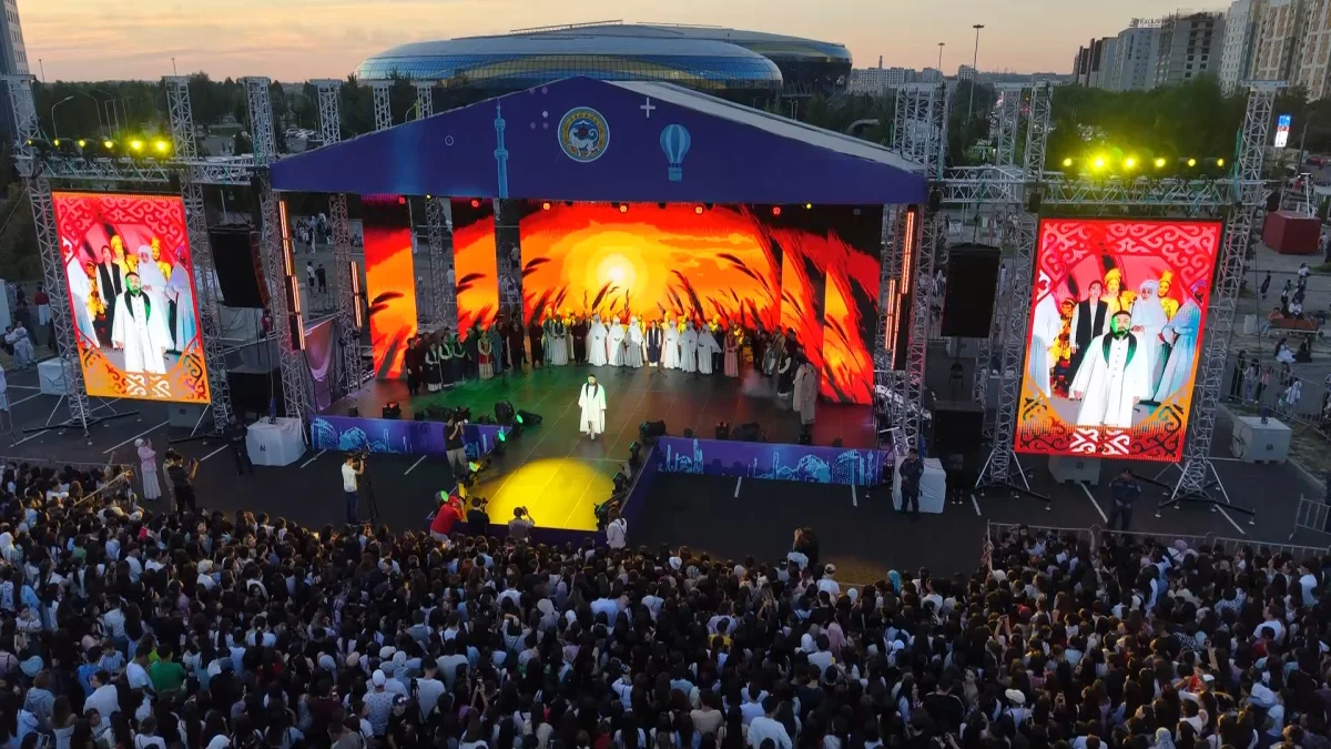 Абай әлемі: Алматыда «SUMMER FEST» аясында ұлы ақынға арналған ауқымды музыкалық кеш өтті