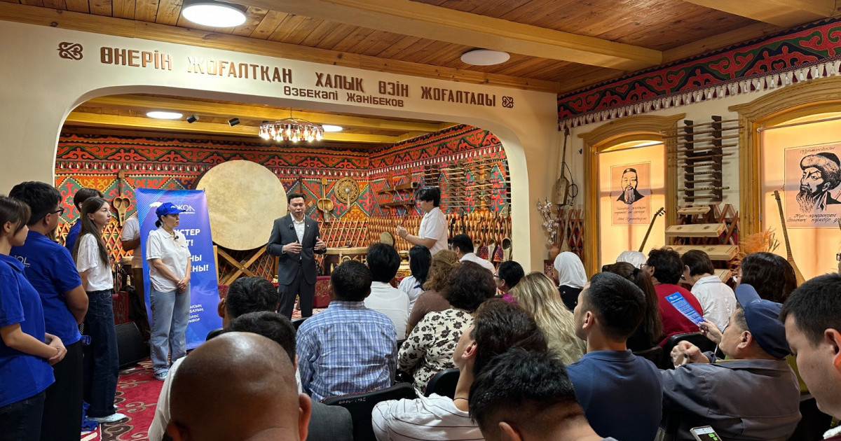  «Ақ жол» партиясының кандидаттары Астанадағы Өнер музейінің ұжымымен кездесті 