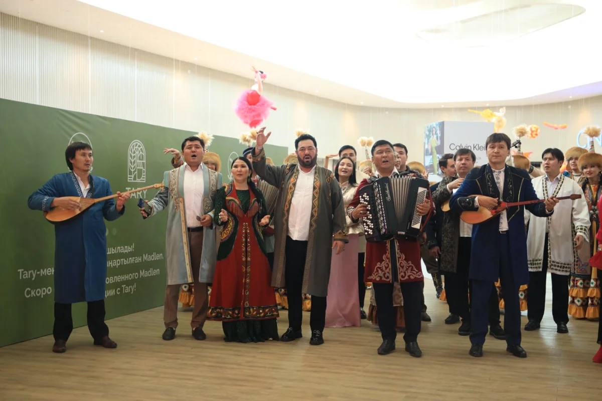 Шымкент: 100-ге жуық өнерпаз Абай әндерін шырқады