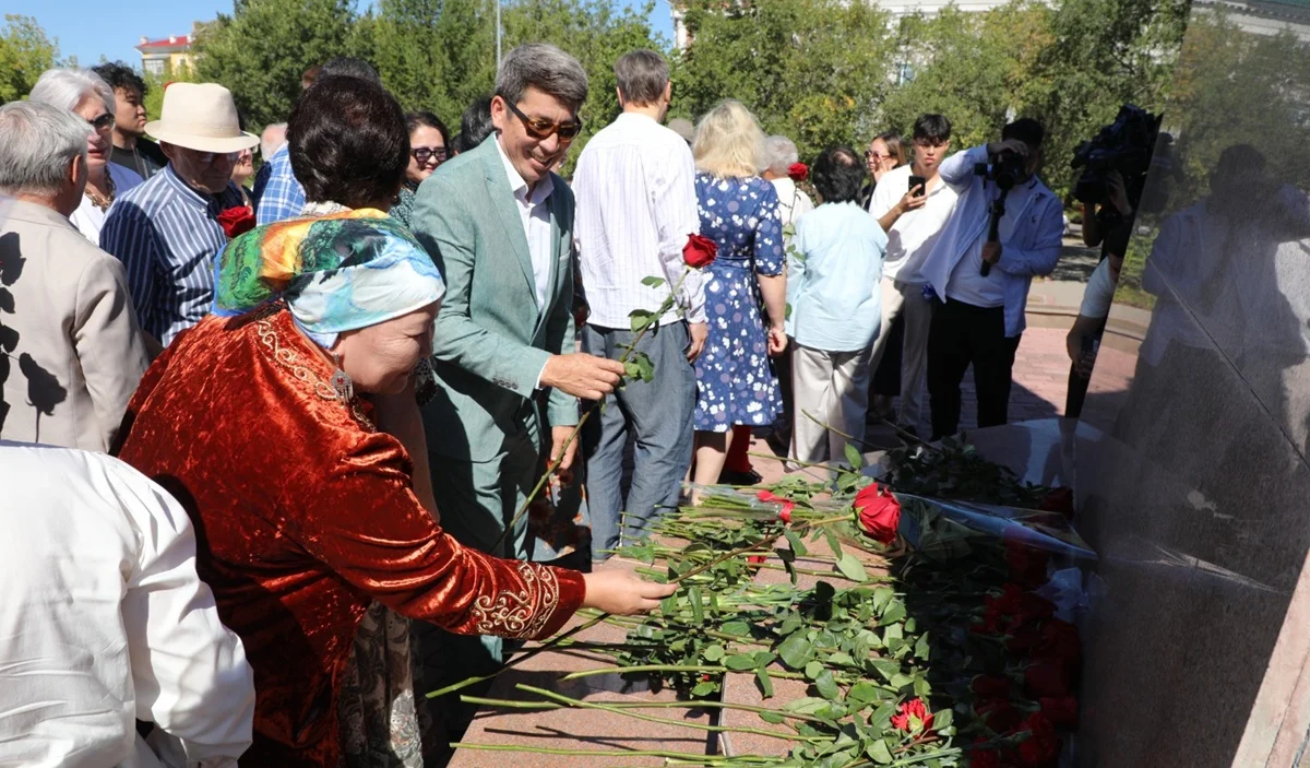 Қарағандыда Абай күні аталып өтті: «Book Picnic» алаңы ашылды