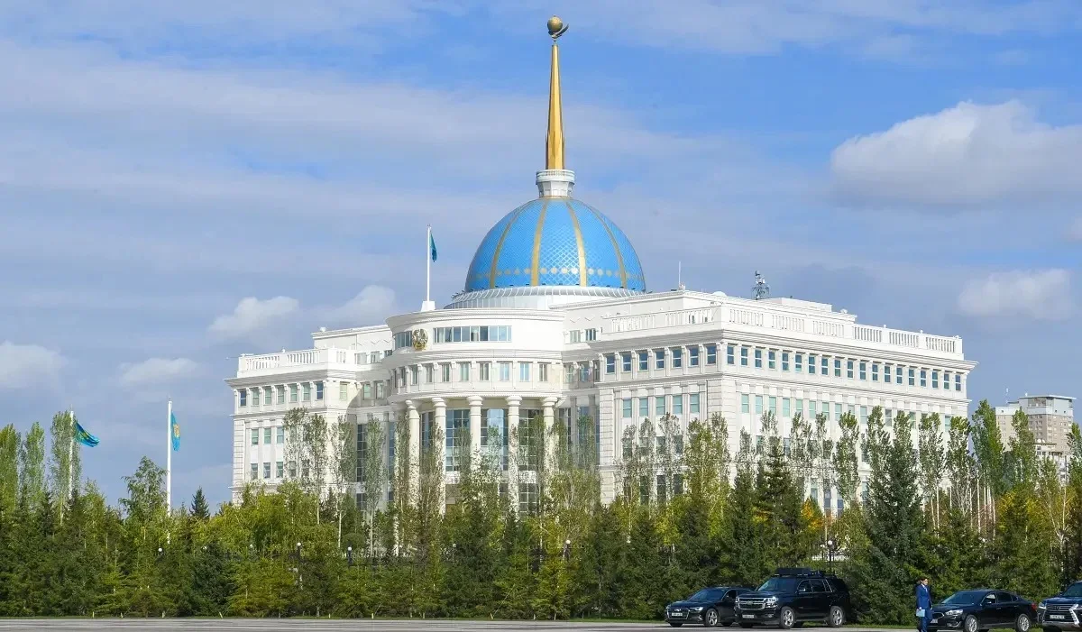 «Абай ілімі – рухани шамшырағымыз»: Тоқаев қазақстандықтарды Абай күнімен құттықтады