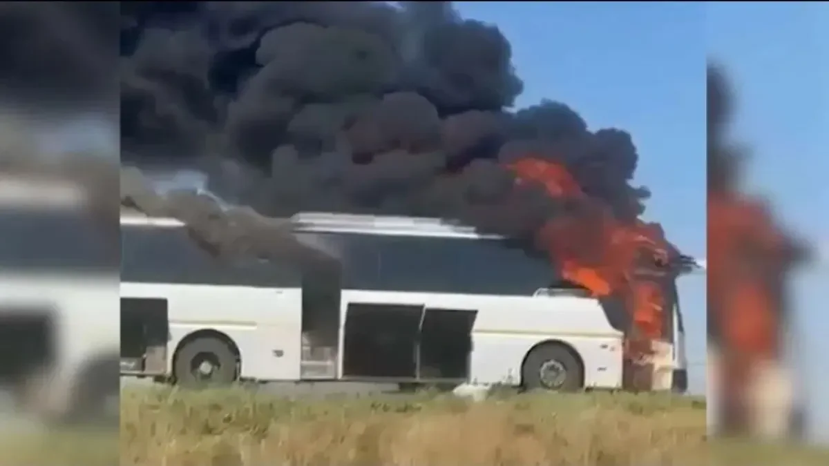 Жол үстіндегі өрт: 37 жолаушысы бар автобус отқа оранды