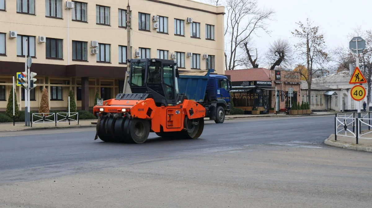 Водитель дорожной техники погиб на трассе в ВКО