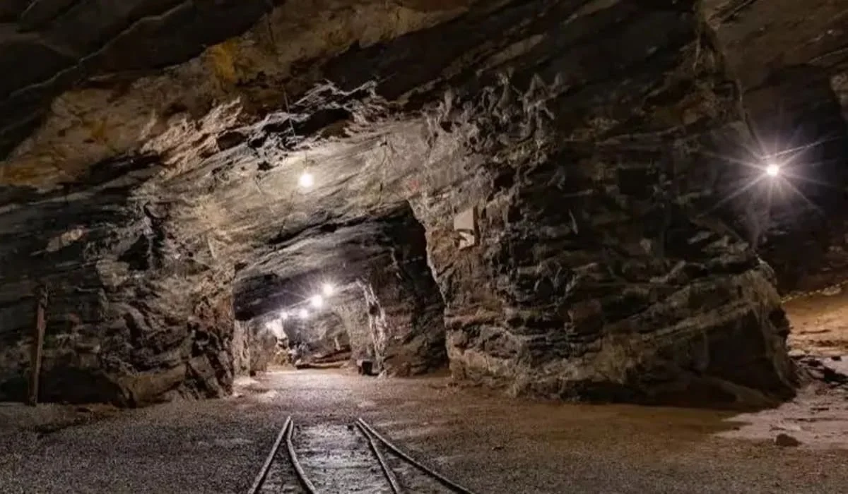 Буровая установка загорелась на шахте  KAZ Minerals в области Абай