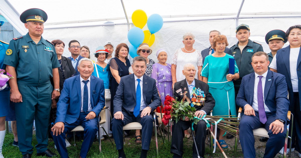  Өскеменде Ұлы Отан соғысының ардагері 100 жылдық мерейтойын атап өтті 