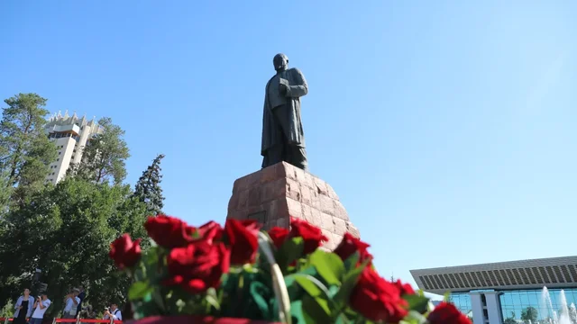 Тоқаев қазақ халқын Абай күнімен құттықтады