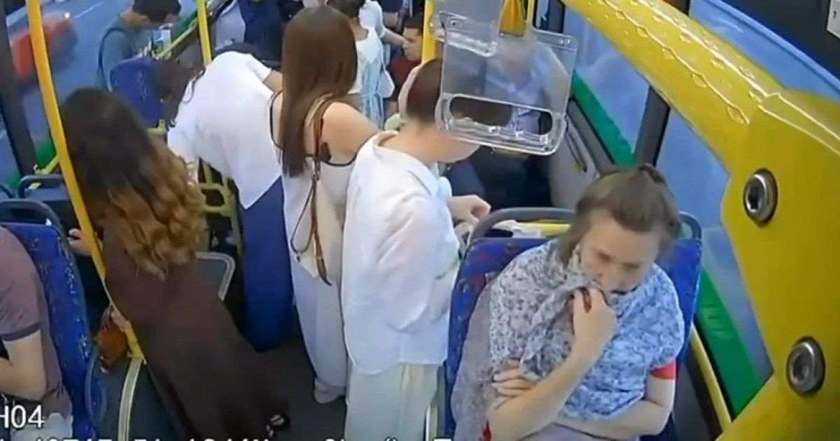  Астанада полицей кәмпитке қақалып қалған баланың өмірін сақтап қалды (ВИДЕО) 