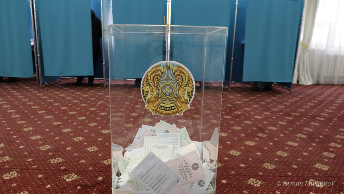 Представители политических партий ВКО провели открытый диалог с жителями
