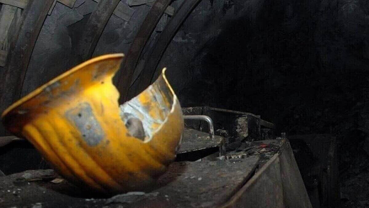 14 шахтеров погибли под завалами нелегальной шахты