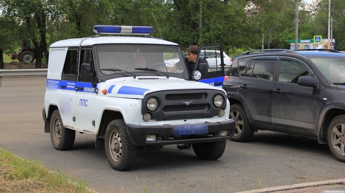 Достал нож прямо в полицейской машине: пьяный мужчина напал на участкового в СКО