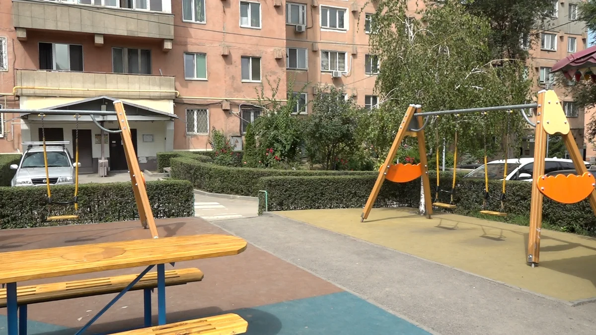 Цветущий двор: как жители Бостандыкского района изменили пространство вокруг домов