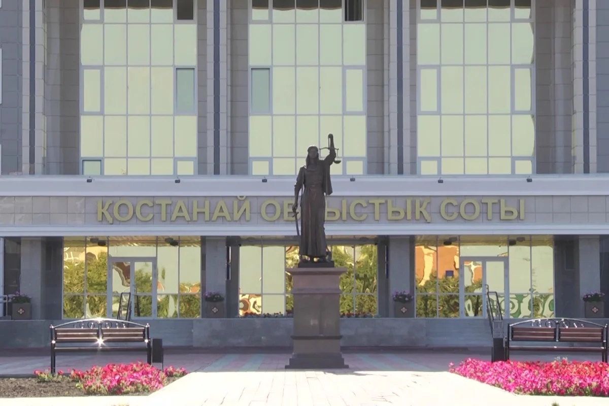 Долг по алиментам: суд вынес приговор экс-полицейскому, напавшему на судоисполнительницу