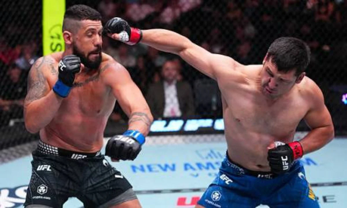 Казахстанский боец победил нокаутом в UFC