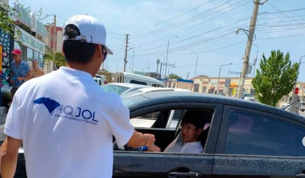 «Ақ жол» өкілдері Мұнайлы ауданында тұрғындармен кездесті