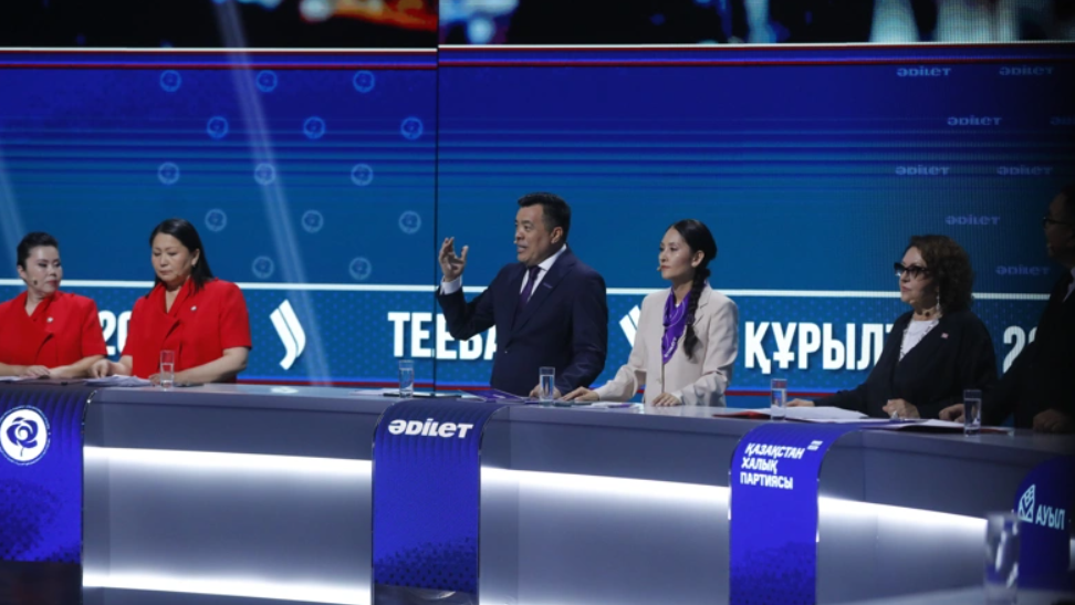 Jibek Joly теледебаты: партиялар журналистер мен көрермендердің сұрақтарына жауап берді