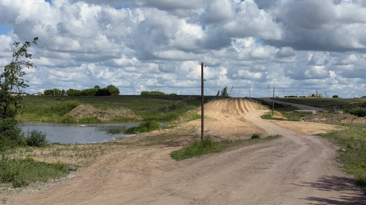 Дамбу снова смыло: в Костанайской области не могут решить вопрос с возведением моста между селами