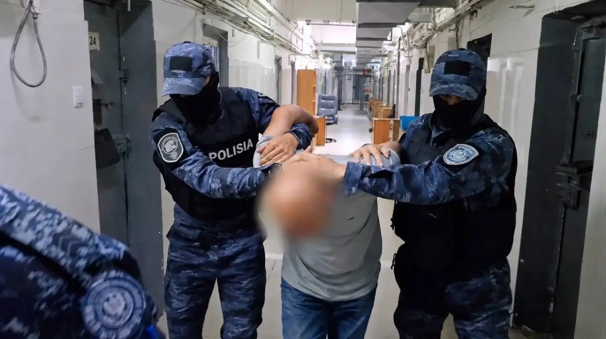 Алматыда жүргізушіні соққыға жыққан ер адам ұсталды
