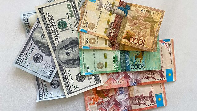 Қарағандыда мектеп бухгалтерлері 300 млн теңгеден астам қаржы жымқырған