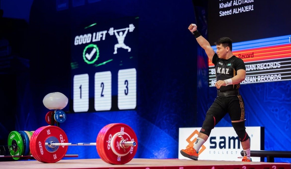 Казахстанский тяжелоатлет выиграл золото чемпионата Азии в Ташкенте