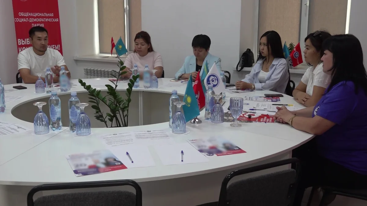 ЖСДП өкілдері сайлаушылармен кездесті