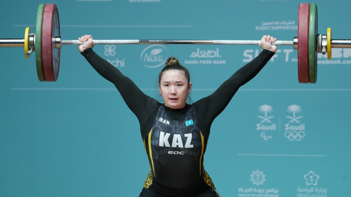 Казахстанка взяла золото чемпионата Азии по тяжёлой атлетике