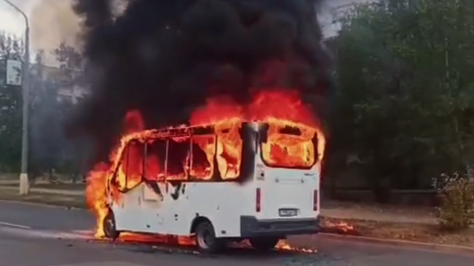 Степногорскіде автобустан өрт шықты: 10 адам эвакуацияланды